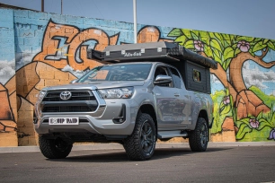 Préparation 4x4 de Toyota Hilux Revo par Equip'Raid Canopy Camper Alu-Cab