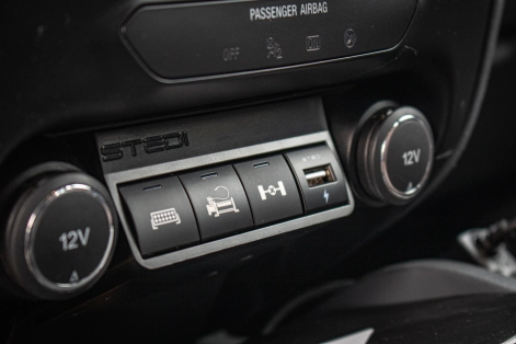 Préparation pick up Ford Ranger PXIII 4x4 tout-terrain par Equip'Raid Canopy Camper interrupteur barre led