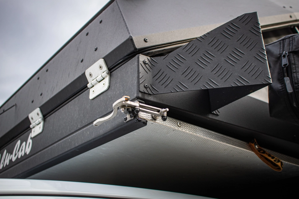 Préparation pick up Ford Ranger PXIII 4x4 tout-terrain par Equip'Raid Canopy Camper déflecteur