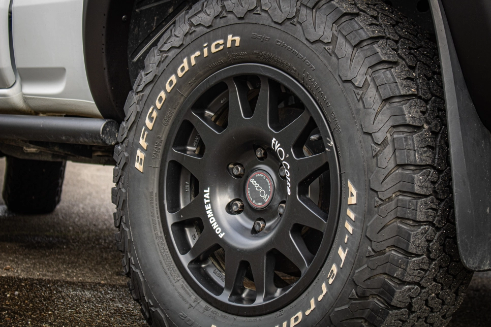 Préparation pick up Ford Ranger PXIII 4x4 tout-terrain par Equip'Raid Canopy Camper jante aluminium renforcée Evo Corse