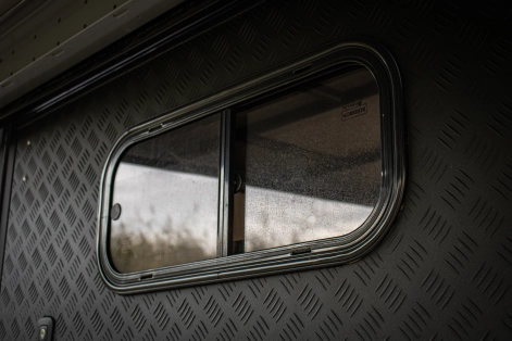 Préparation pick up Ford Ranger PXIII 4x4 tout-terrain par Equip'Raid Canopy Camper fenêtre