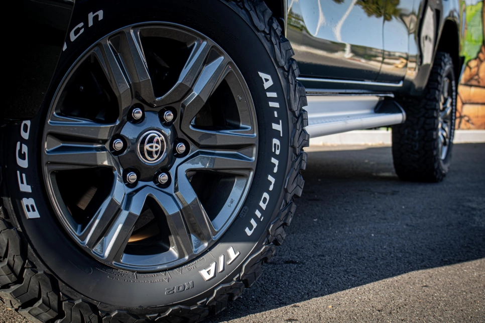 préparation 4x4 alsace par Equip'Raid Toyota Hilux revo professionnel suspension blindage hardtop pneus BF Goodrich Ta/Ko2