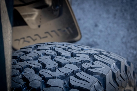 préparation 4x4 alsace par Equip'Raid Toyota Hilux revo professionnel suspension blindage hardtop pneux BF Goodriche TA/KO2