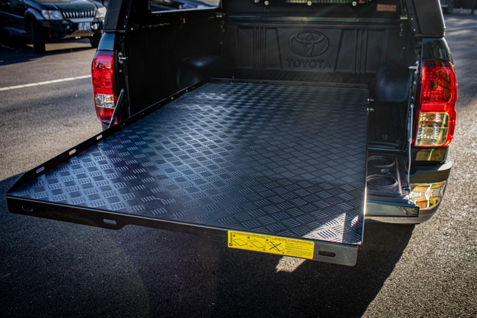 préparation 4x4 alsace par Equip'Raid Toyota Hilux revo professionnel hardtop plateau coulissant