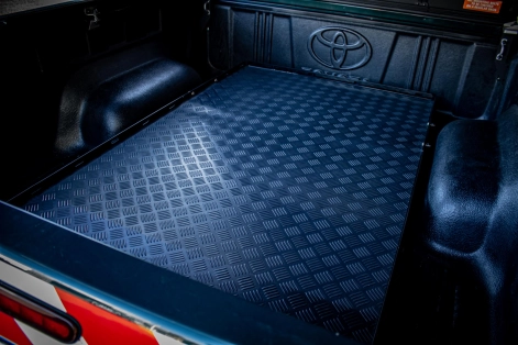 préparation 4x4 alsace par Equip'Raid Toyota Hilux revo professionnel playteau coiulissant pick up hardtop