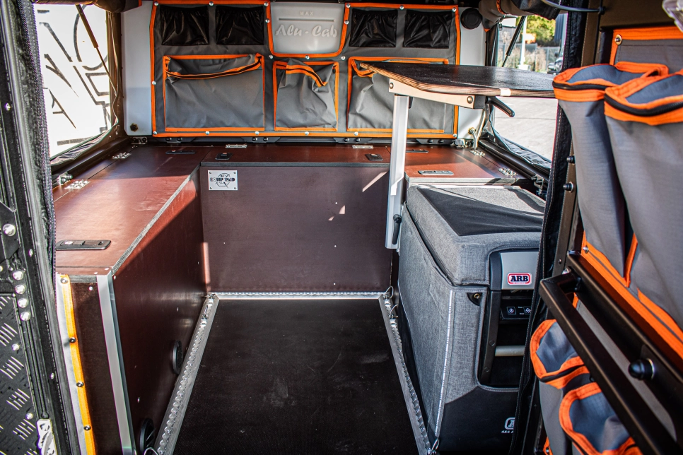 Aménagement intérieurs sur mesure canopy camper Alu-cab Ford ranger