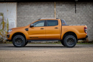 préparation Ford Ranger PXIII tout-terrain 4x4 jantes alu suspensions terrain tamer latéral