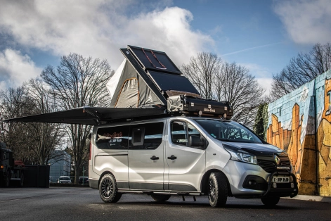 Renault Trafic avec tente de toit Alu-Cab installée chez Equip'Raid Mulhouse Alsace