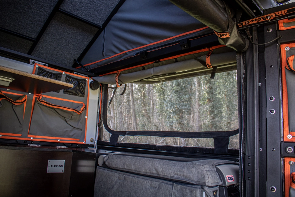 Ford ranger PXII Canopy Camper préparé par equip'raid equipement tout-terrain 4x4 raid bivouac fenetres alu-cab