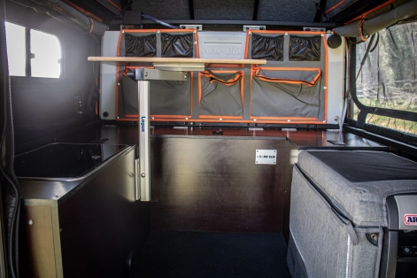 Ford ranger PXII Canopy Camper préparé par equip'raid equipement tout-terrain 4x4 raid bivouac intérieur