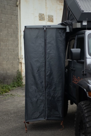 douche extérieur 4x4 auvent douche Alu-cab bivouaque préparation 4x4 jeep