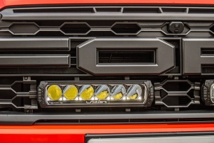 Ford Ranger Raptor 2023 préparé par Equip'Raid Hardtop kit éclairage intégration à la calandre LAZER