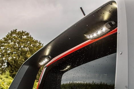 Ford Ranger Raptor 2023 préparé par Equip'Raid couvre benne et barres de portage feux de travail