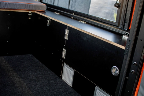 Aménagement intérieur réalisé par Equip'Raid pour Canopy Camper, Hardtop ou Cellule