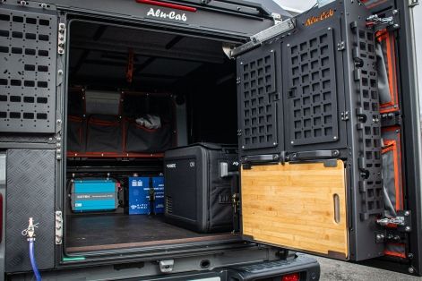 Rangement cuisine camping Alu-Cab ModCAP Deluxe Canopy Camper Jeep Gladiator