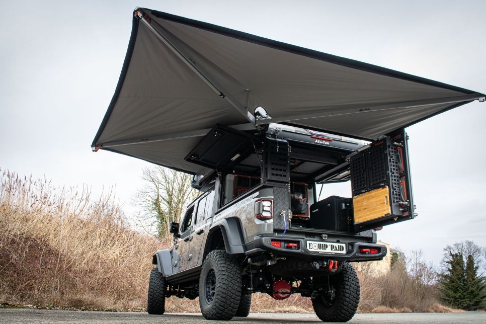 Auvent 270 Alu-Cab déployé sur Jeep Gladiator JT Canopy Camper bivouac