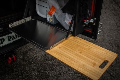 Module cuisine Alu-Cab ModCAP Deluxe ouvert tablette planche bambou Jeep Gladiator JT