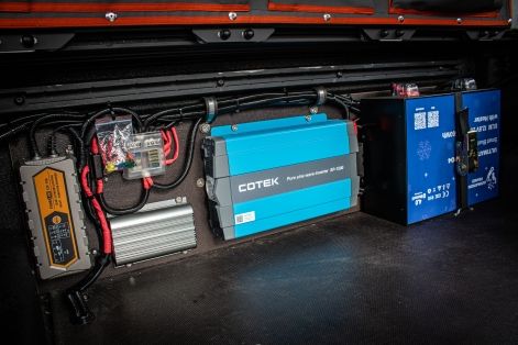 Convertisseur pur sinus Cotek 1500W 12V 230V installation Canopy Camper Jeep Gladiator