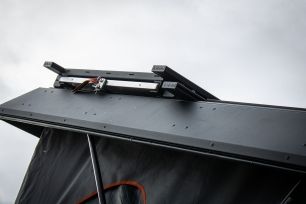 Plateau galerie Alu-Cab ultra plat sur barres de toit Jeep Gladiator JT Canopy Camper