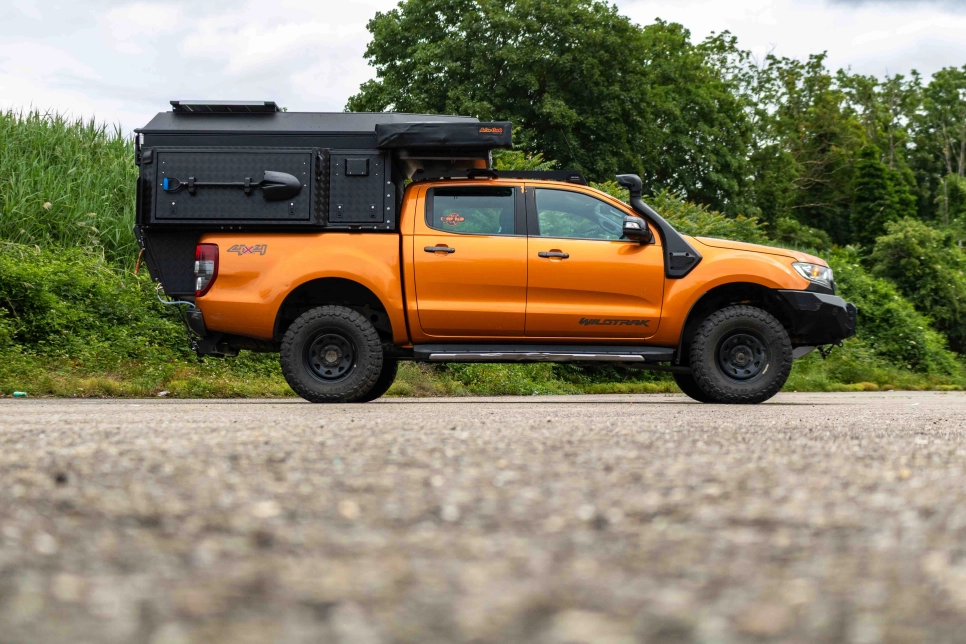 Profil du Ford Ranger double cabine avec cellule Khaya Alu-Cab