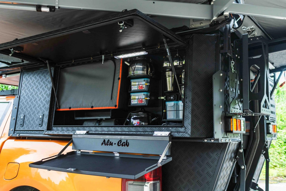 Rangement et tablette pliante latérale de la cellule Khaya Alu-Cab