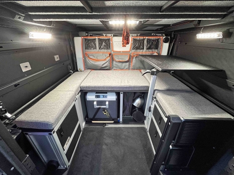 Aménagement intérieur Tailgate gear dans un canopy camper alu-cab