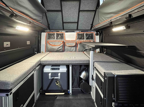 le canopy Camper alu-cab propose un couchage de plus de 2m de long