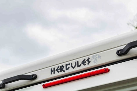 Toyota GRJ78 import par Equip'Raid 3e feu stop toit relevable Hercules