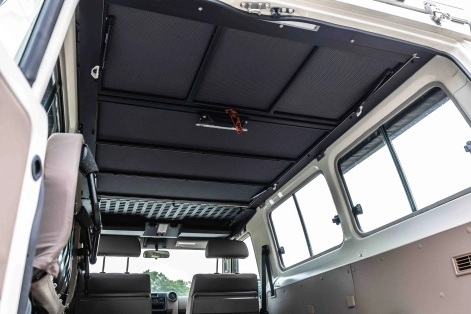 Toyota GRJ78 avec toit relevable Hercules Alu-Cab