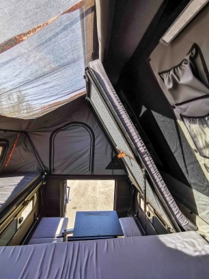 coouchage avec deux trappes relevées