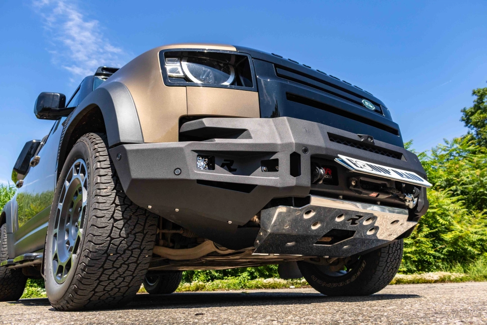 equipement 4x4 tout terrain offroad treuil 4equip'raid mulhouse Alsace Land Rover New Def treuil intégré à la calandre