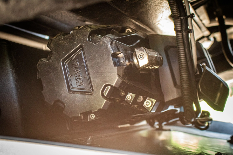 preparation-4x4-dodge-ram-1500-modcap-family-treuil-Warn-vr-evo-12s