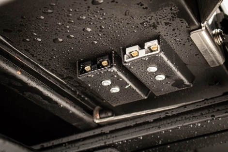 Mitsubishi L200 préparation 4x4 tout-terrain par Equip'Raid Alu-Cab Alsace connexion solaire tente de toit