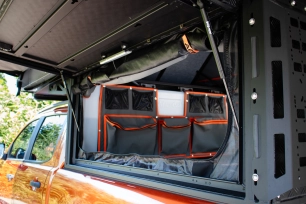 Préparation Ford Ranger PXI tout terrain 4x4 raid offroad avec Canopy Camper Alu-Cab pochette rangement