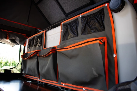 Préparation Ford Ranger PXI tout terrain 4x4 raid offroad avec Canopy Camper Alu-Cab réservoir d'eau