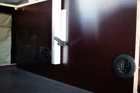 Préparation Ford Ranger PXI tout terrain 4x4 raid offroad avec Canopy Camper Alu-Cab chaufage