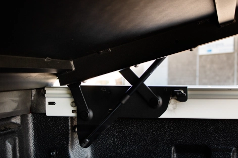 Ford Ranger Raptor 2023 avec couvre benne rigide ARB Hardlid préparé par Equip'Raid