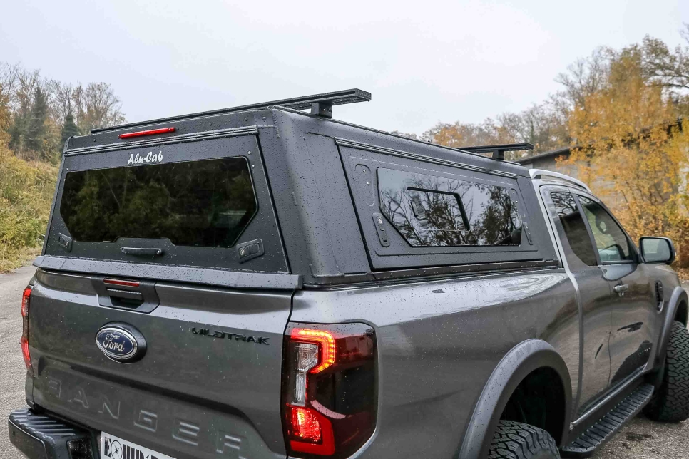 Hardtop Alucab contour Next generation sur Ford ranger 2025 avec barres de toit