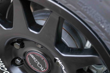 Elargisseur de voie Hofmann 30mm derrière la jante Evo Corse Dakar Zero.