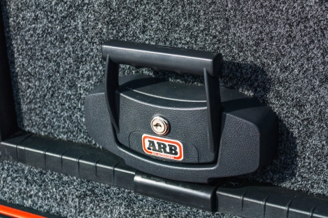 Détail sur la poigné d'un tiroir arb