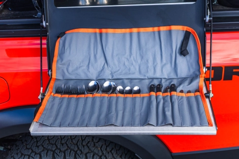 Set de couverts Alu-Cab fournis avec le coffre cuisine Alu-Cab