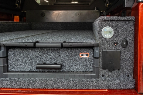 Ford Ranger Raptor 2023 préparé par Equip'Raid tiroirs de rangement ARB et systeme électrique Victron