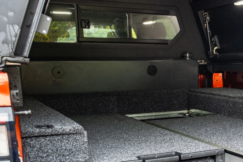 Ford Ranger Raptor 2023 préparé par Equip'Raid réservoir vertical Frontrunner