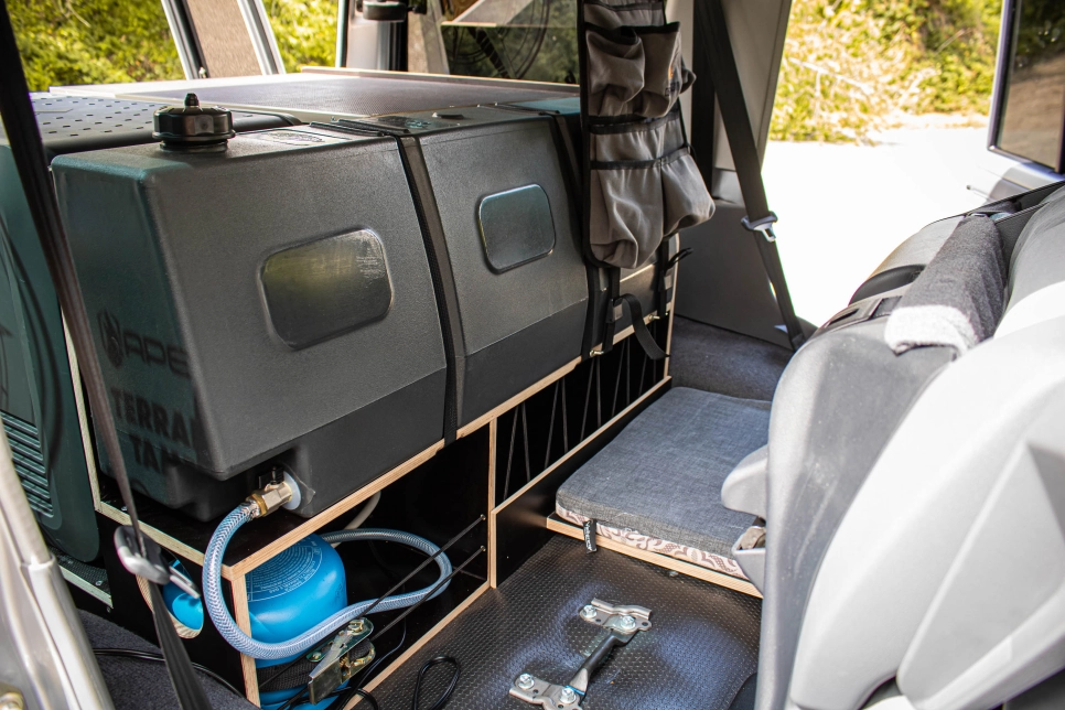 Reservoir d'eau Frontrunner installé dans J76 par Equip'Raid