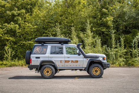 Tente de toit Autohome fermée montée sur Toyota Land cruiser 76