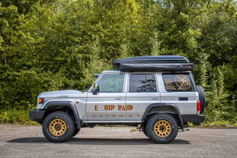 Toyota Land Cruiser 76 préparé par Equip’Raid avec suspension Terrain Tamer et jantes Evo Corse de profil