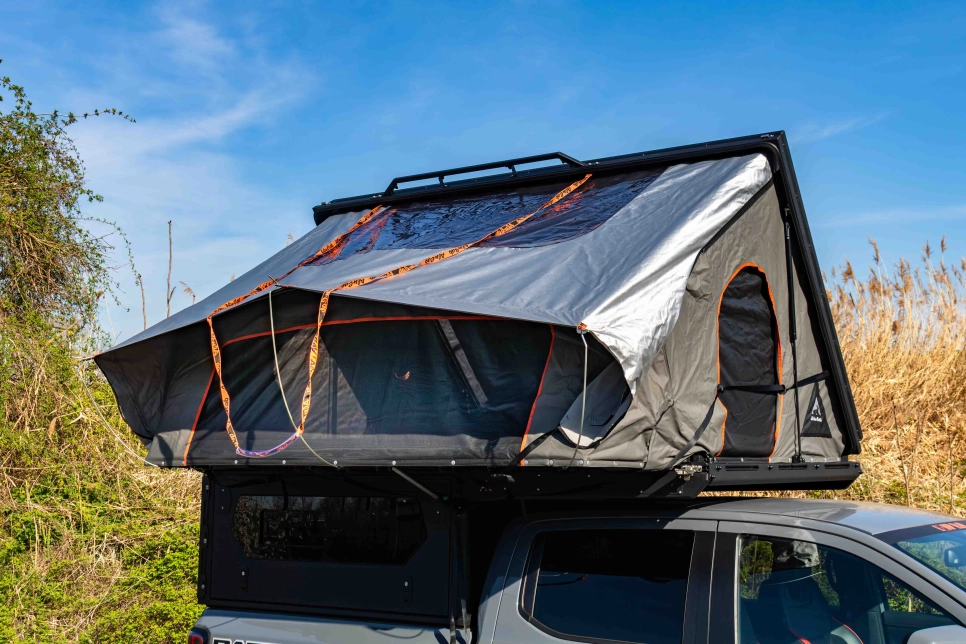 Toit relevable ouvert modcap family alu-cab equip'raid