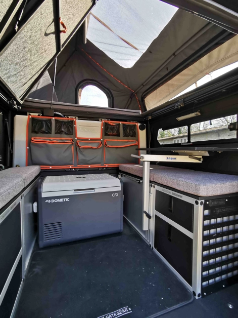 Vue totale du Modacp family équipé de l'aménagement Tail Gate Gear